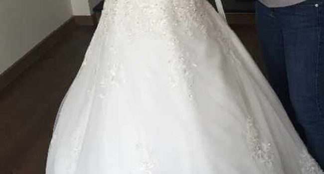 Красивое свадебное платье (С-М размер) 
