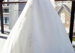 Красивое свадебное платье (С-М размер) 